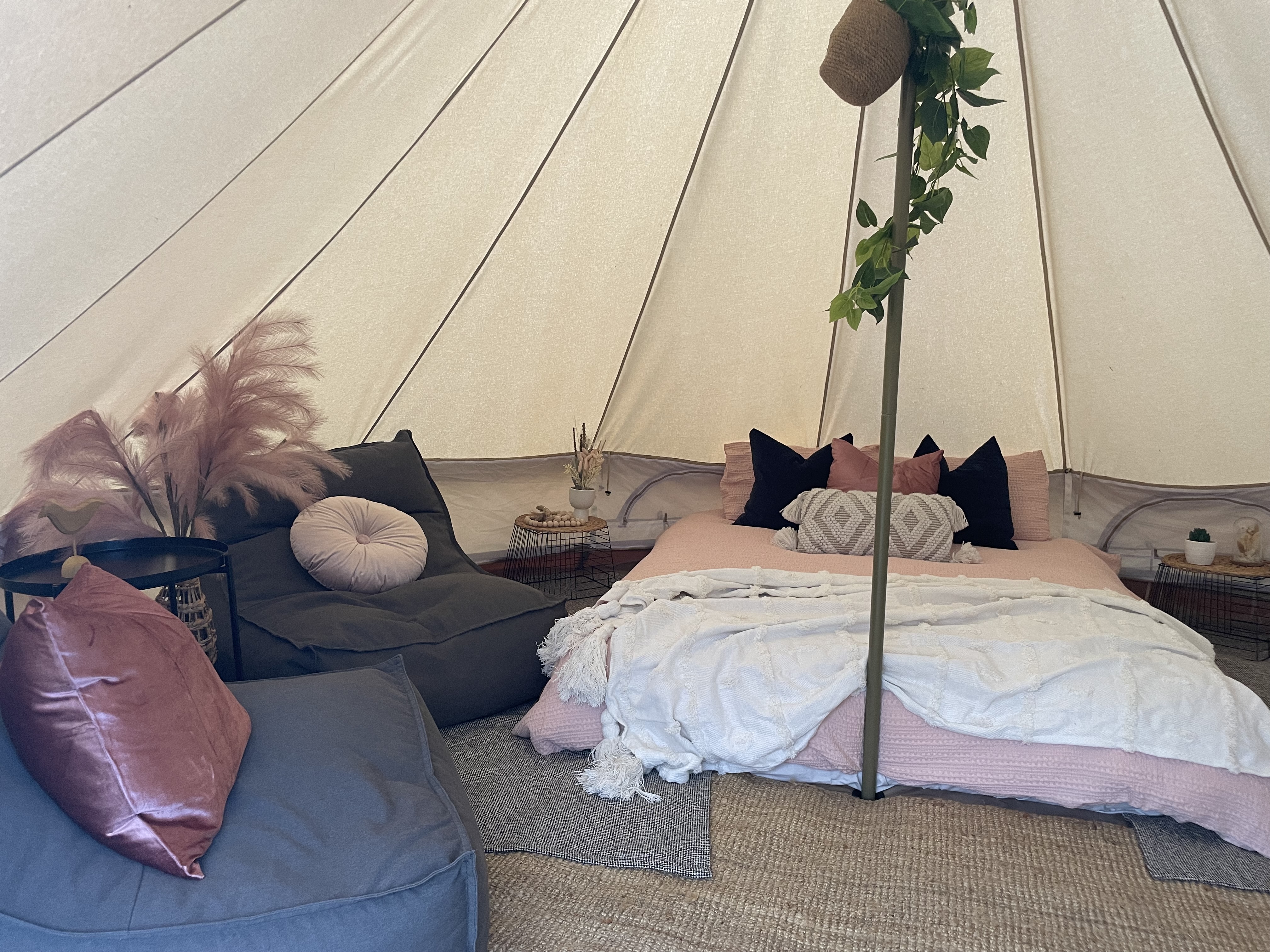 GLAMPING TENT